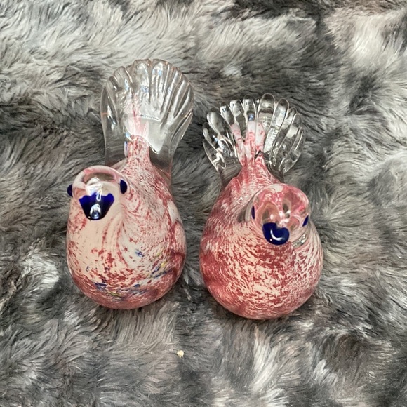 Two Glass Art red Birds with black beaks - Picture 10 of 16
